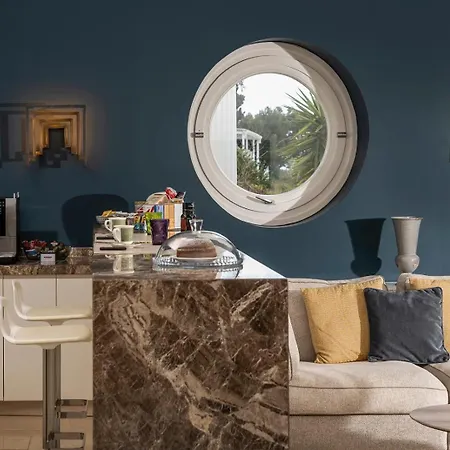 Roberhouse Tragara 37 *