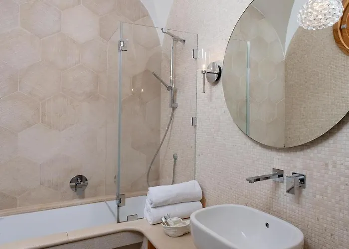 Roberhouse Tragara 37 Capri